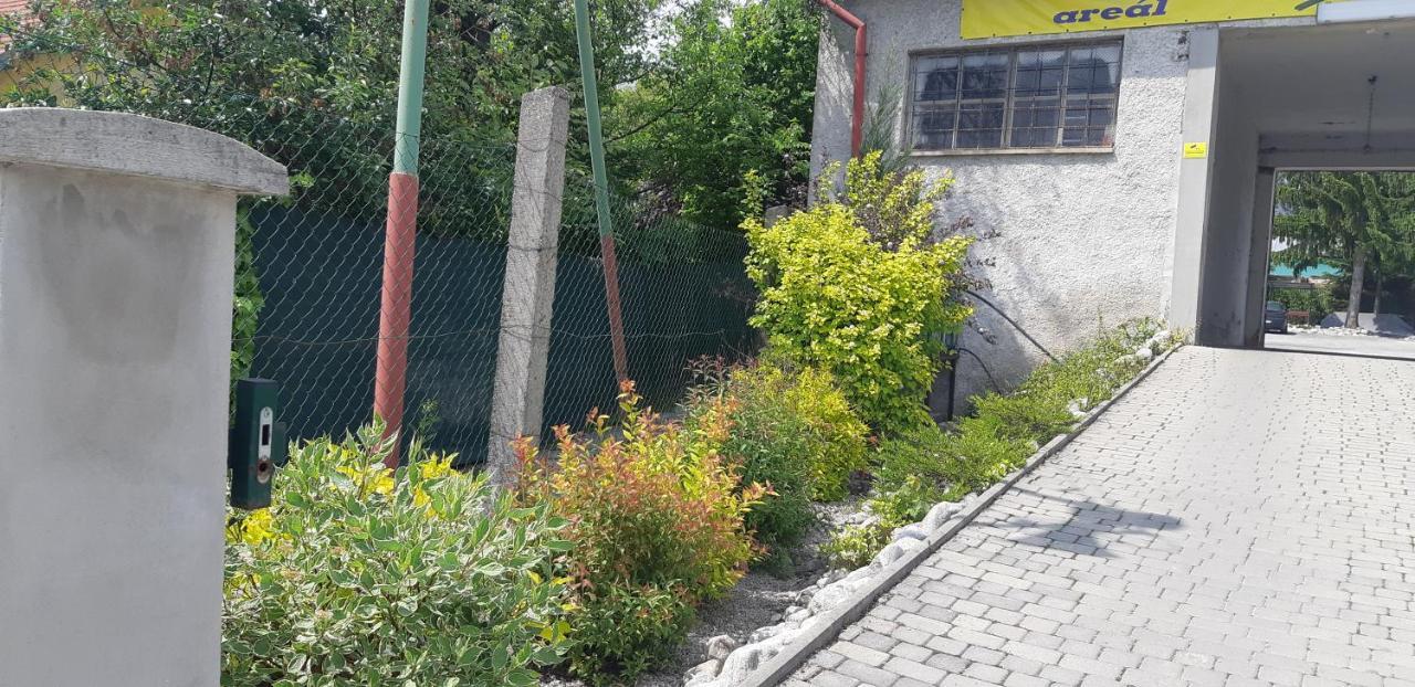 Apartman Yvet Sucany Exterior foto